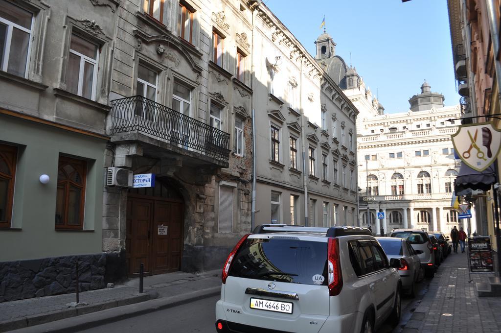 Apartmenti Near Opera Theater Apartment *