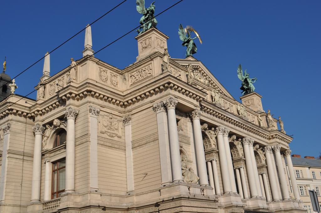 Апартаменты Apartmenti Near Opera Theater